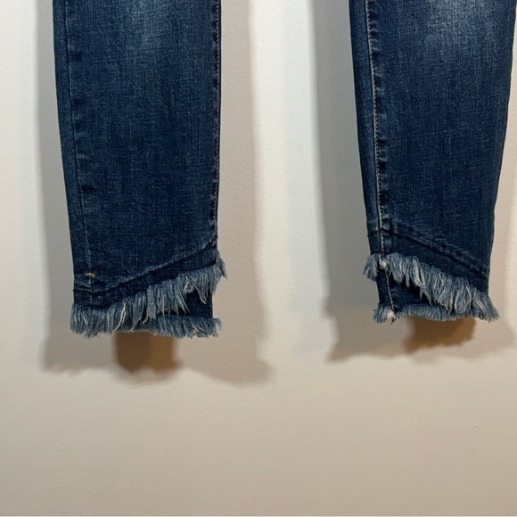 KanCan Women’s Distressed Skinny Jeans Size 13/30 Dark Wash Raw Frayed Hem - Picture 3 of 11